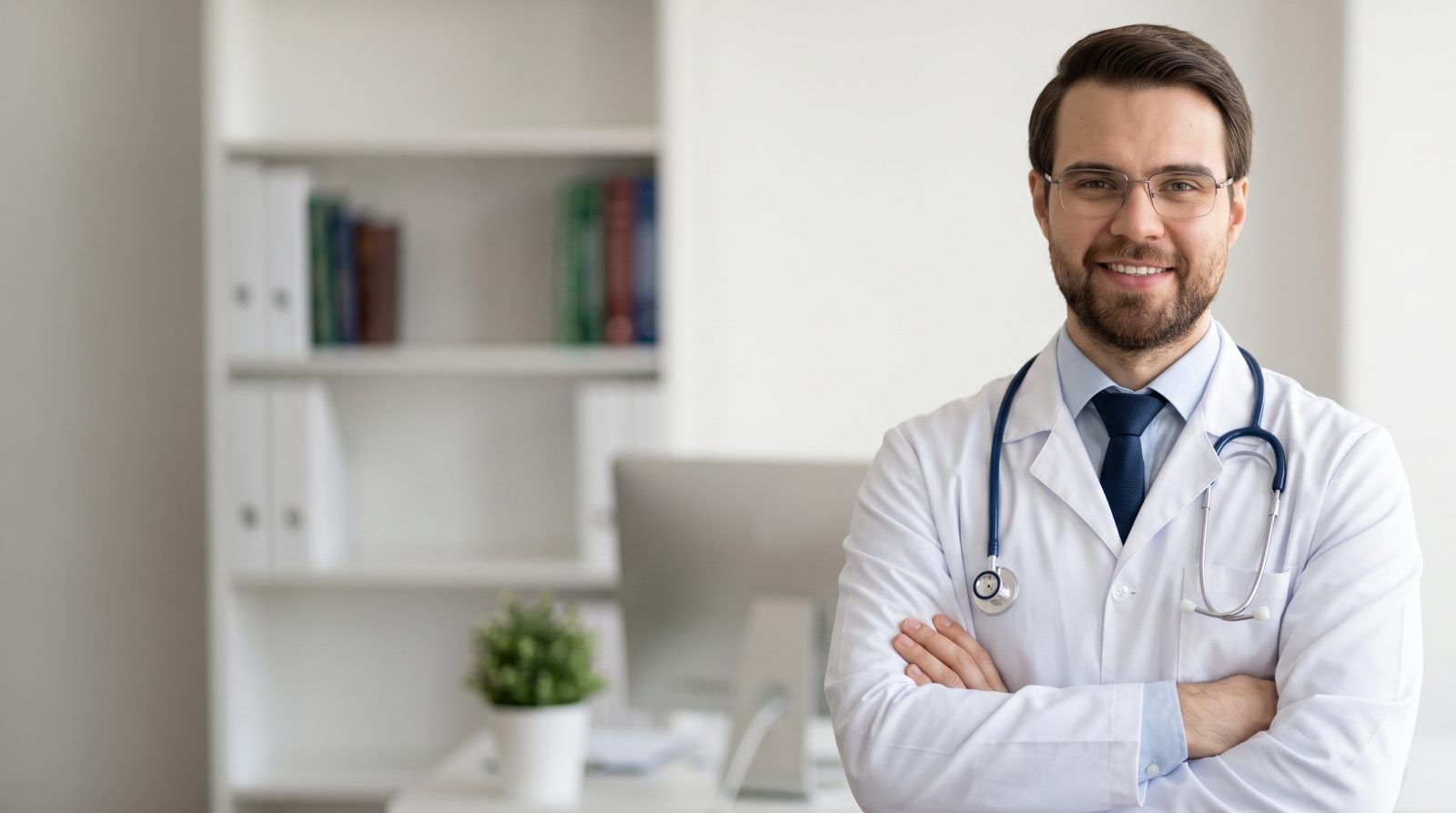 Médico no consultório